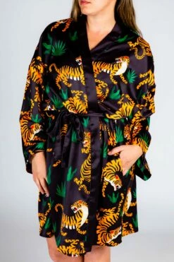 The Tamer | Ladies Unisex Tiger Print Satin Kimono 7 The Tamer | Ladies Unisex Tiger Print Satin Kimono -US Clothing Sales Store 03 18Hawaiians Suits Kimonos Overalls 2566